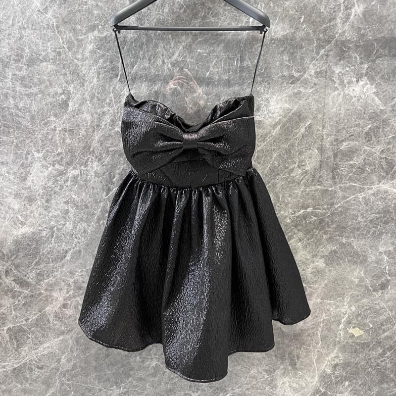 黒ドレス キラめき光沢ミニ黒ドレス