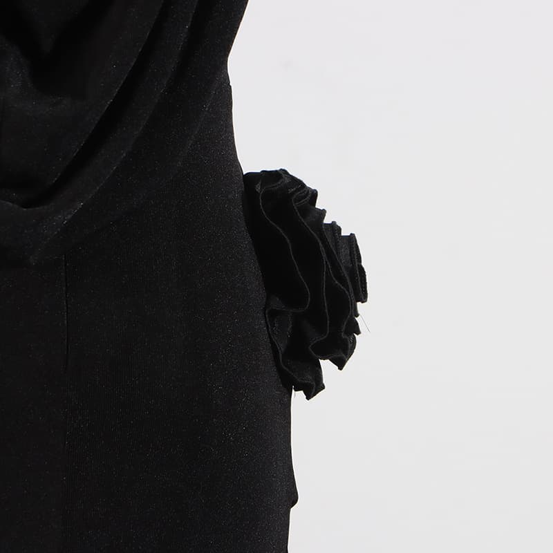 黒ドレス 華やか装飾付きホルターネックドレス