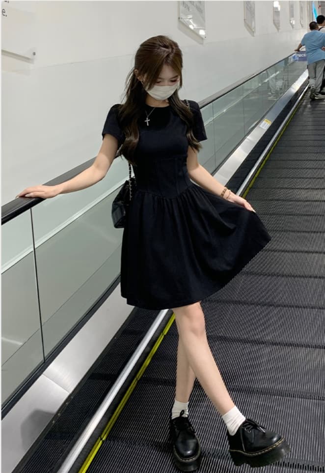 黒ドレス フレア切替黒ドレス