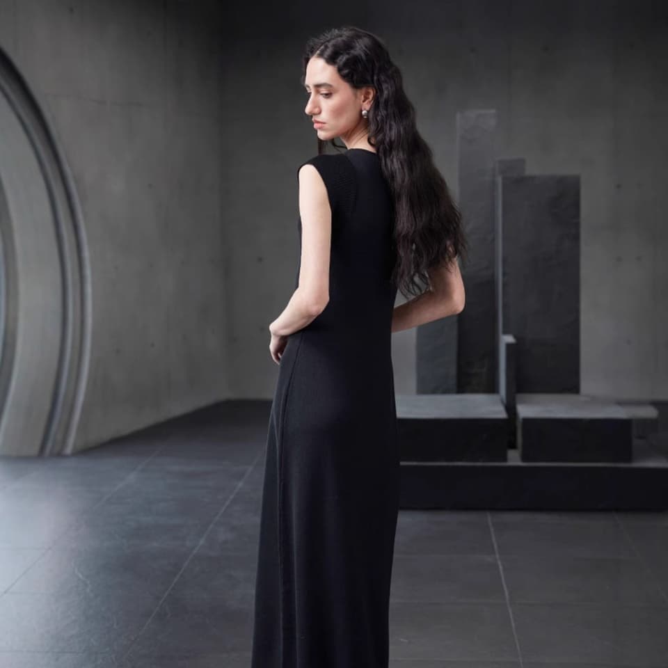 黒ドレス シンプル美シルエットマキシワンピース