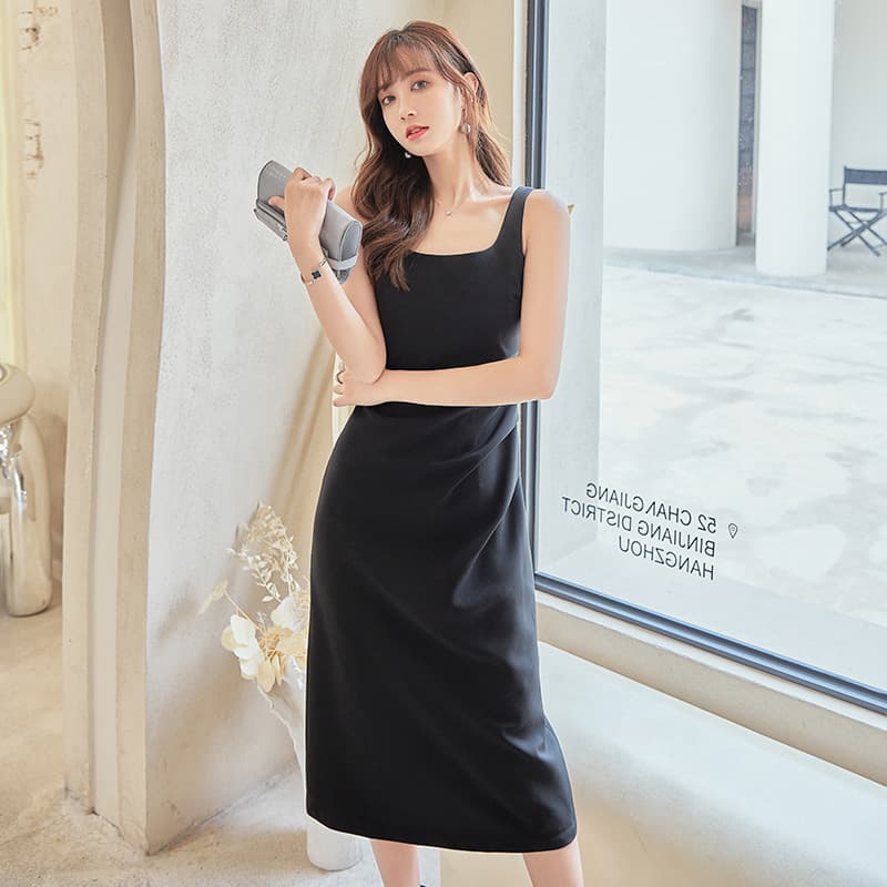 黒ドレス シンプル上品ストレッチ黒ドレス