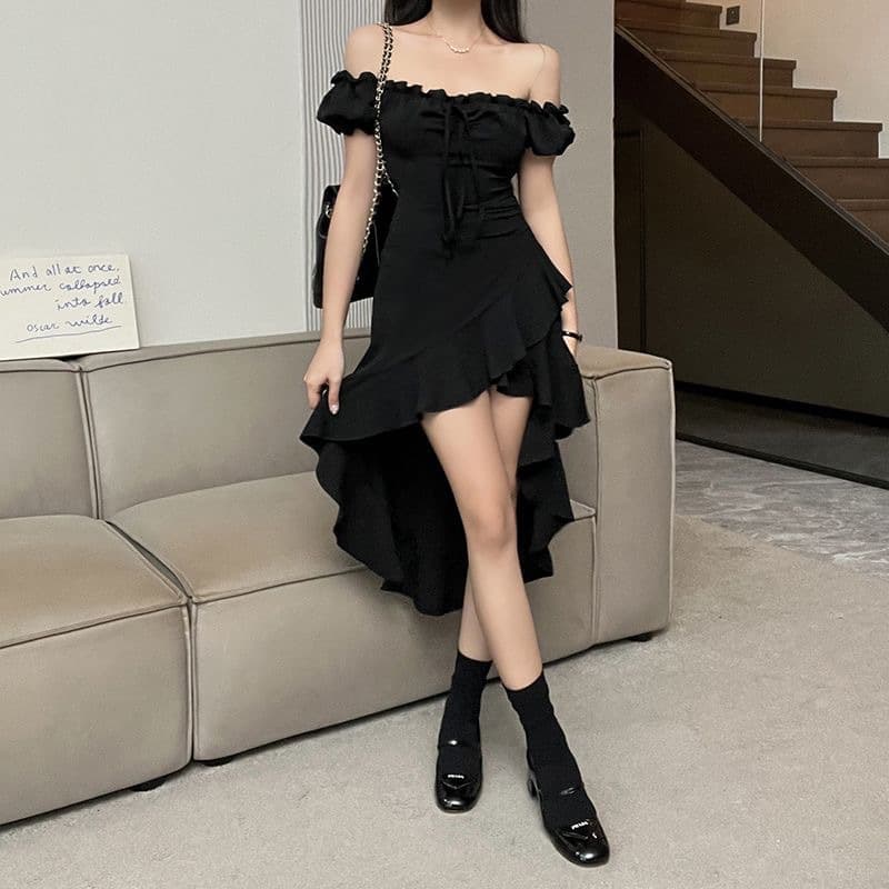 黒ドレス オフショルダーパフスリーブフリルテールミニドレス